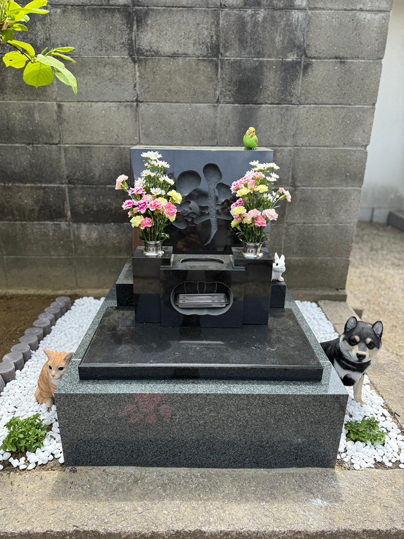ペット供養合同慰霊碑